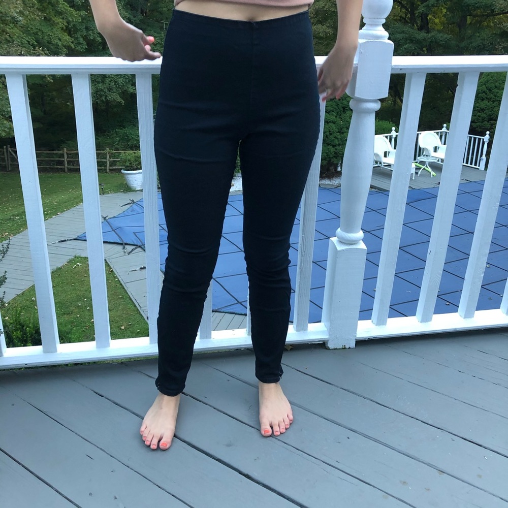 Black elastic pants with zippers on the ankles